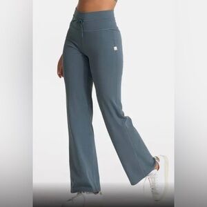 Vuori daily wide leg pants size medium color: stone blue